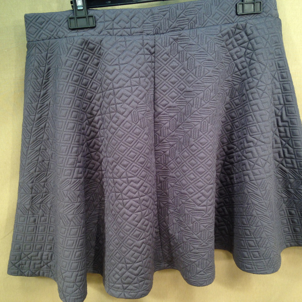 NWOT Mossimo Textured Gray Skater Mini Skirt Large - Picture 2 of 6